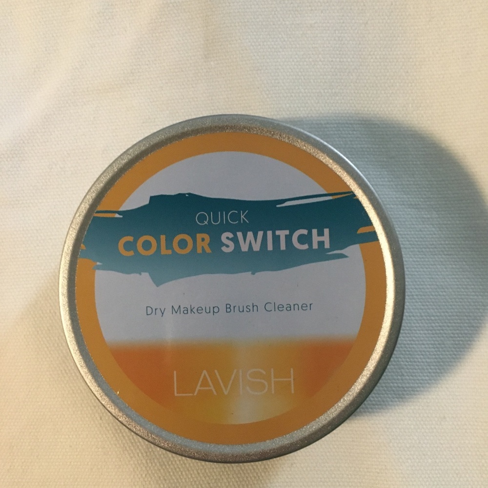 Lavish Quick Color Switch Dry Makeup Brush Cleaner